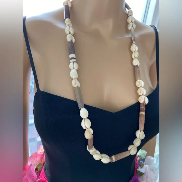 Seashell Necklace 🐚🐚 - Picture 8 of 8